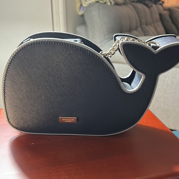 Kate Spade novelty whale crossbody - Picture 2 of 2